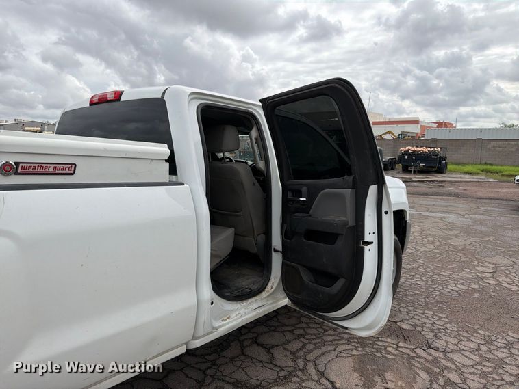 image for item FI2082 2019 Chevrolet Silverado 2500HD Ext. Cab pickup truck