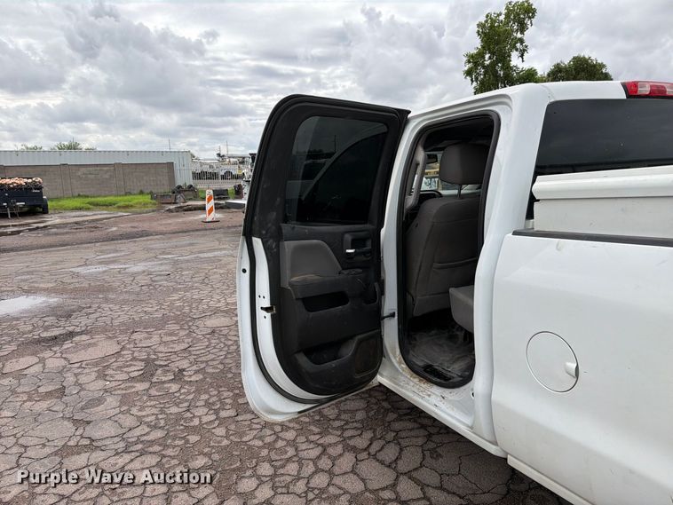 image for item FI2082 2019 Chevrolet Silverado 2500HD Ext. Cab pickup truck
