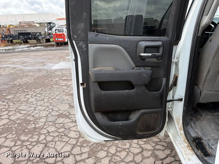image for item FI2082 2019 Chevrolet Silverado 2500HD Ext. Cab pickup truck