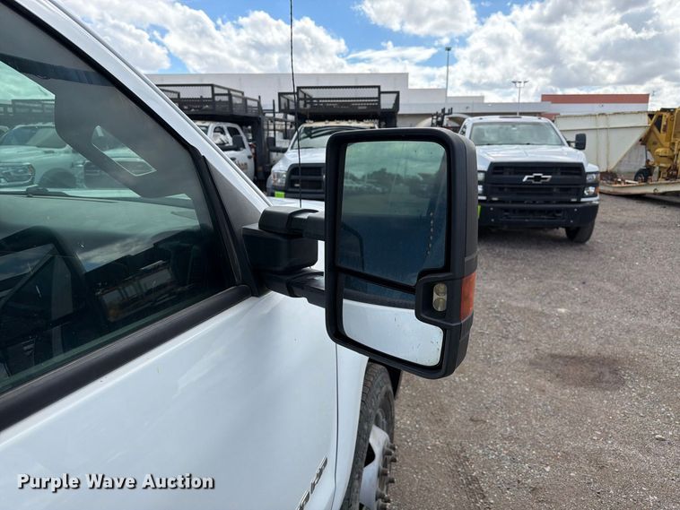 image for item FI2084 2016 Chevrolet Silverado 3500HD Crew Cab flatbed pickup truck