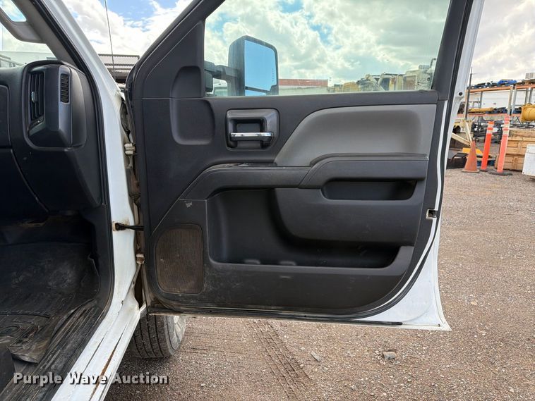 image for item FI2084 2016 Chevrolet Silverado 3500HD Crew Cab flatbed pickup truck