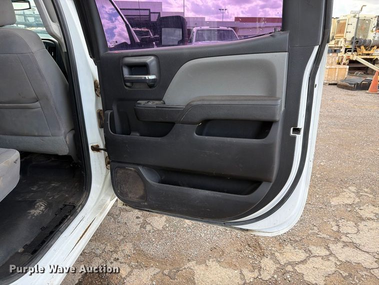 image for item FI2084 2016 Chevrolet Silverado 3500HD Crew Cab flatbed pickup truck