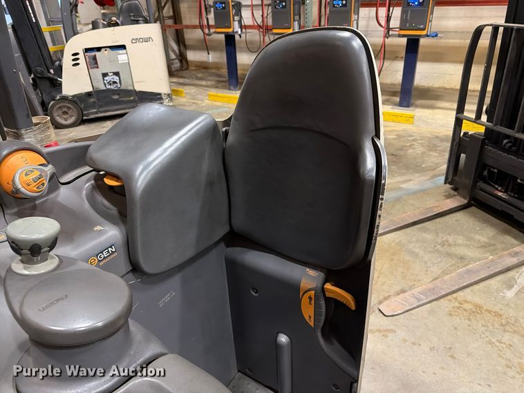 image for item FK2231 2019 Crown RC5545-40 forklift