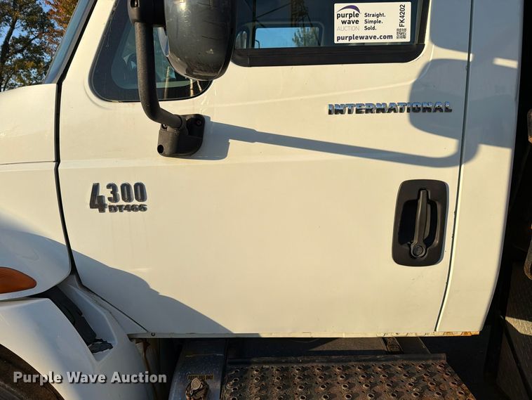 image for item FK4202 2006 International 4300 dump truck