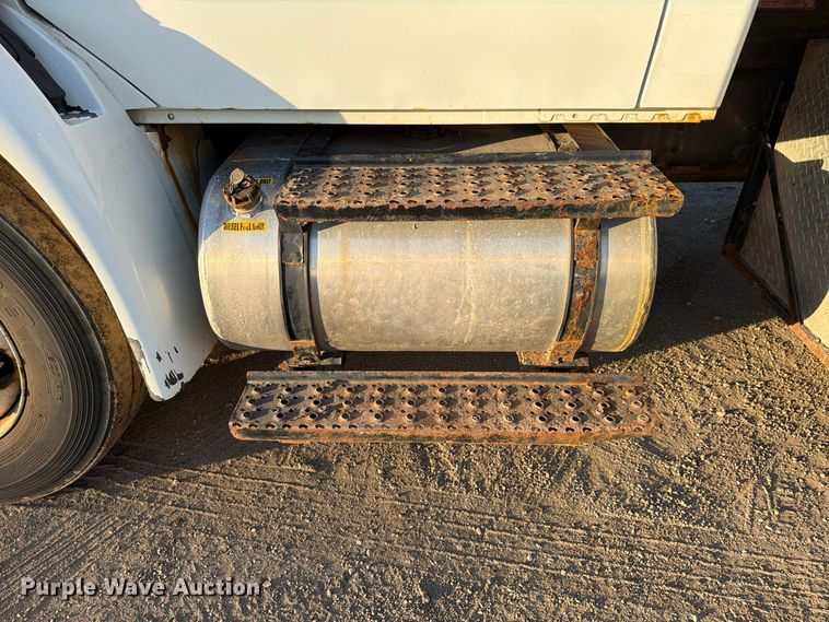 image for item FK4202 2006 International 4300 dump truck
