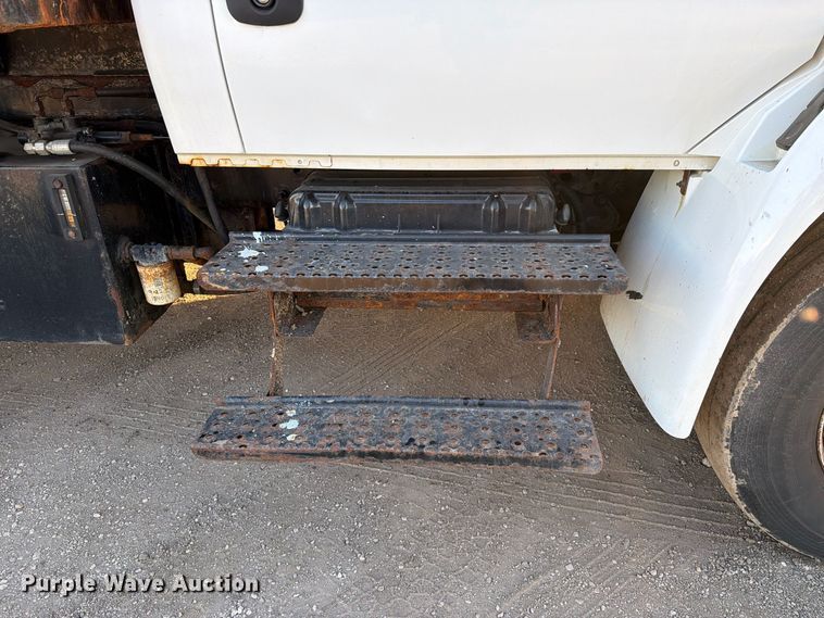 image for item FK4202 2006 International 4300 dump truck