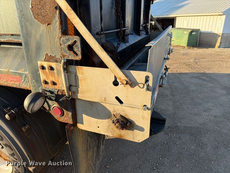 image for item FK4202 2006 International 4300 dump truck