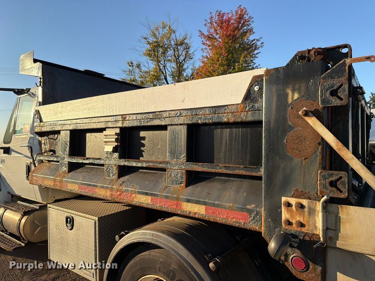 image for item FK4202 2006 International 4300 dump truck