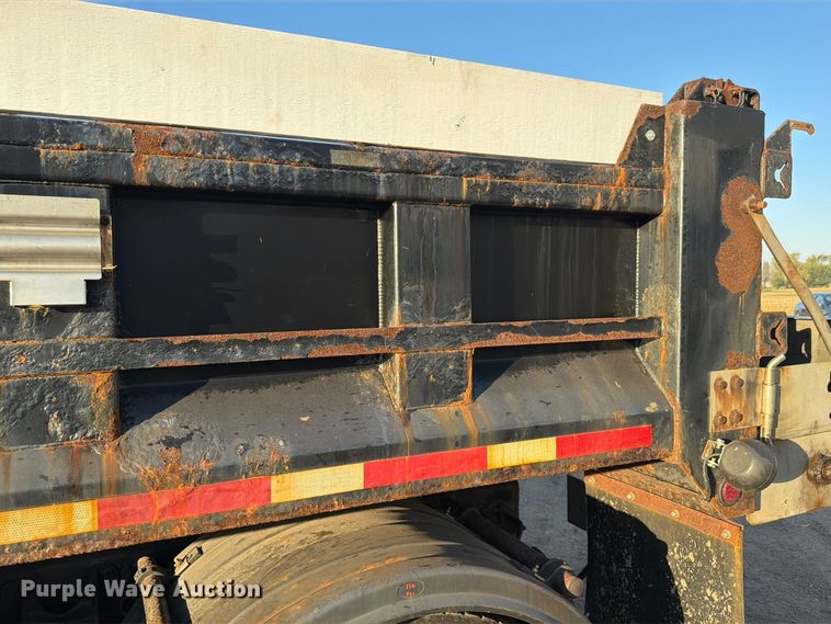 image for item FK4202 2006 International 4300 dump truck