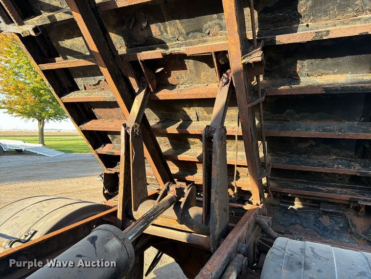 image for item FK4202 2006 International 4300 dump truck