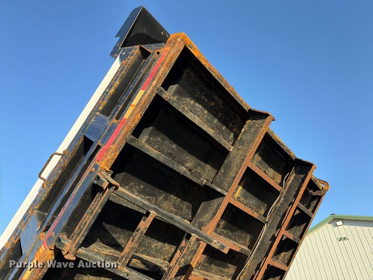 image for item FK4202 2006 International 4300 dump truck
