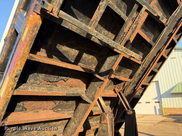 image for item FK4202 2006 International 4300 dump truck