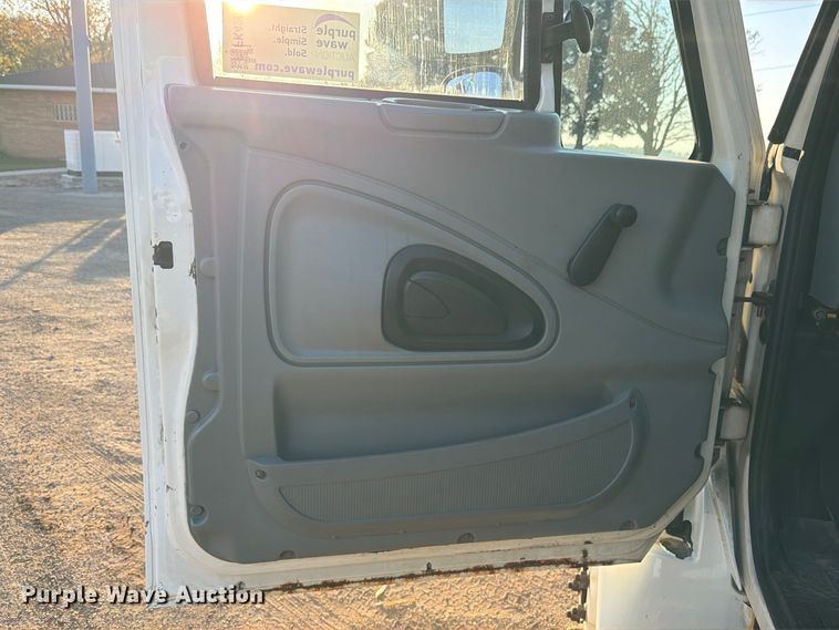 image for item FK4202 2006 International 4300 dump truck