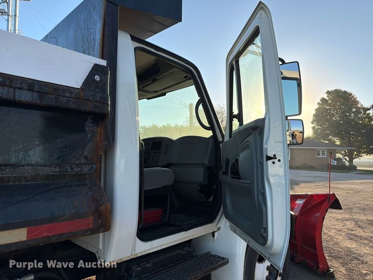 image for item FK4202 2006 International 4300 dump truck