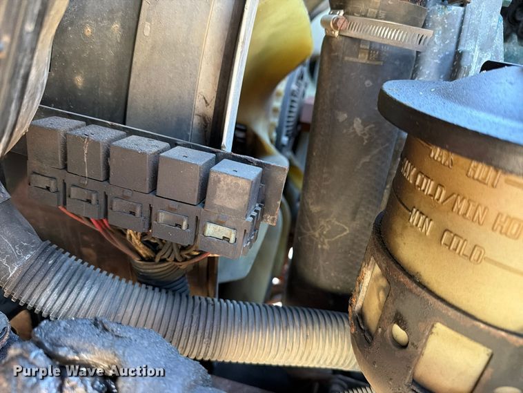image for item FK4202 2006 International 4300 dump truck