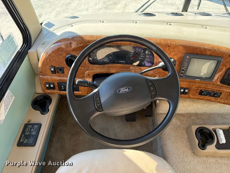 image for item FM6598 2008 Ford Four Winds 34B Hurricane  RV