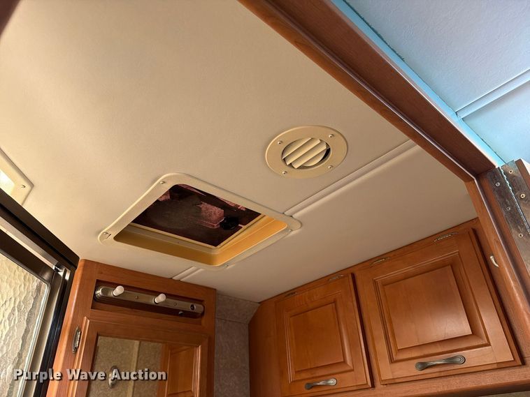 image for item FM6598 2008 Ford Four Winds 34B Hurricane  RV