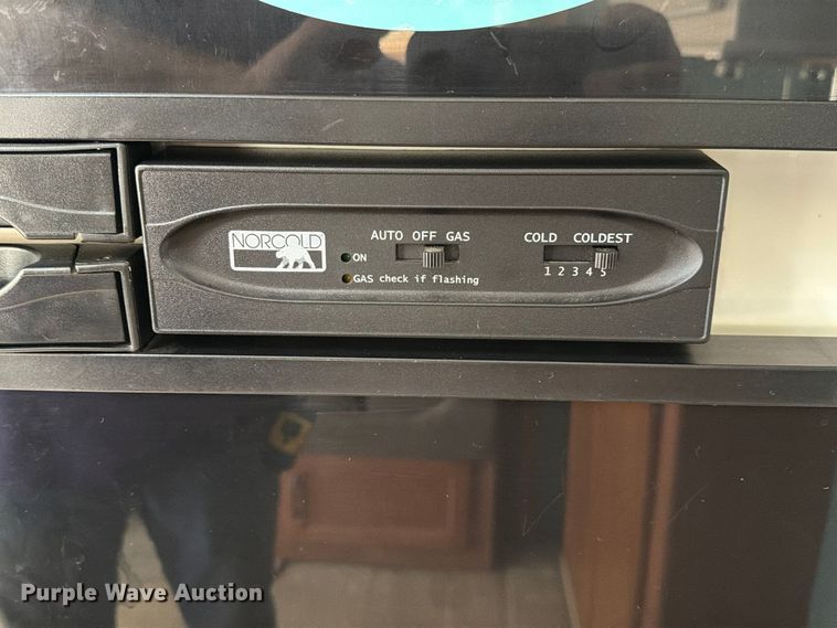 image for item FM6598 2008 Ford Four Winds 34B Hurricane  RV