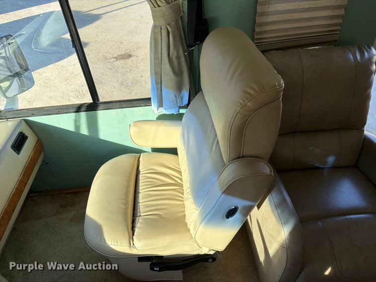 image for item FM6598 2008 Ford Four Winds 34B Hurricane  RV