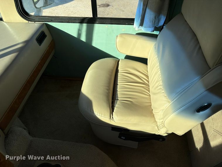 image for item FM6598 2008 Ford Four Winds 34B Hurricane  RV