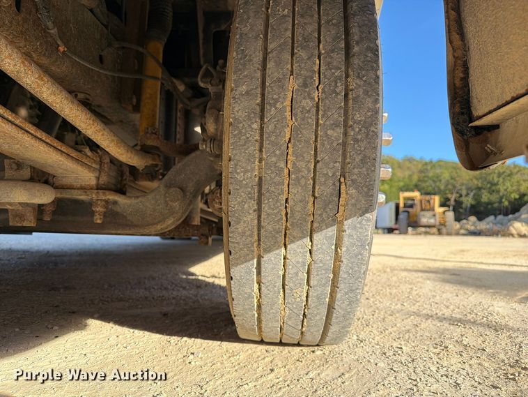 image for item FM6598 2008 Ford Four Winds 34B Hurricane  RV