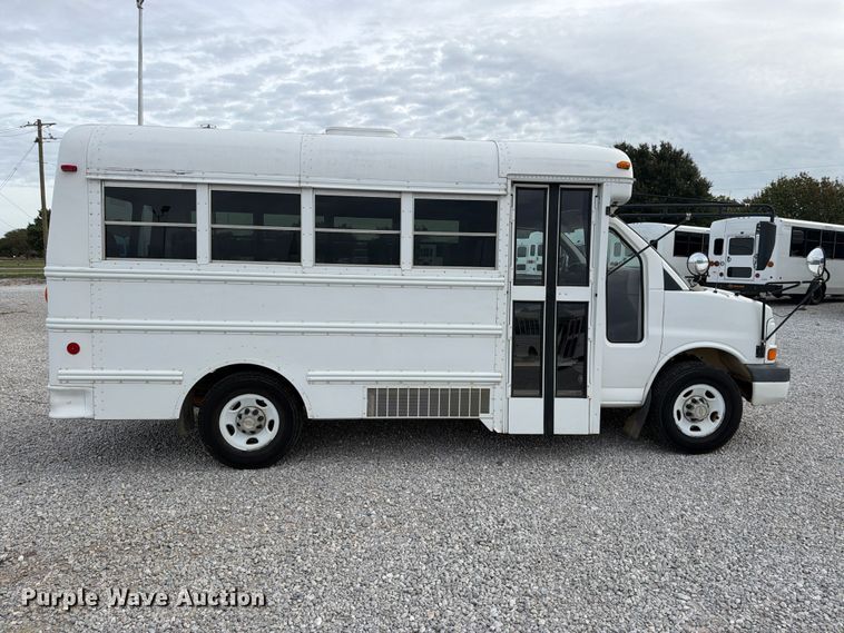 image for item FM8028 2005 Chevrolet Express G3500 school bus