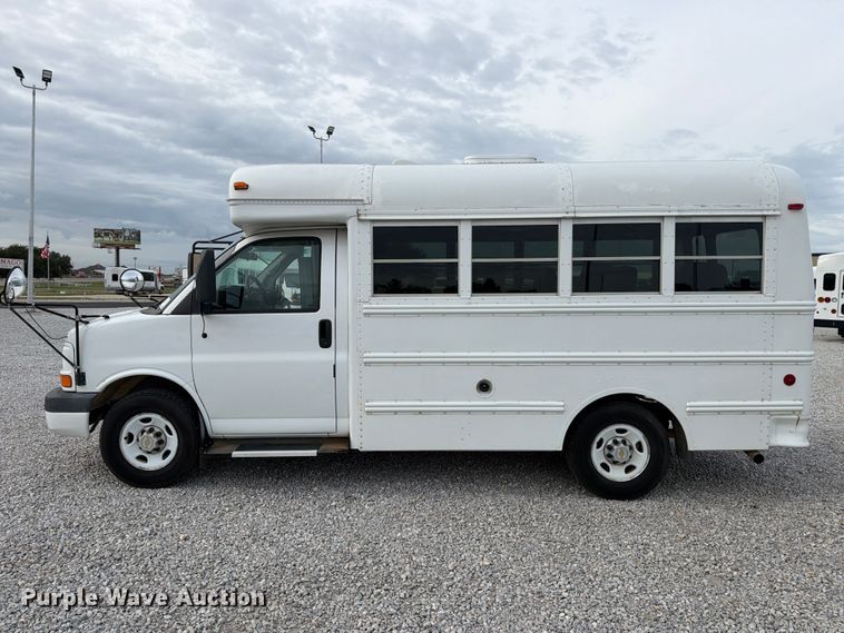 image for item FM8028 2005 Chevrolet Express G3500 school bus