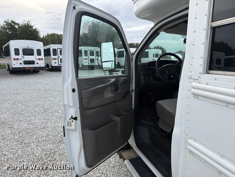 image for item FM8028 2005 Chevrolet Express G3500 school bus