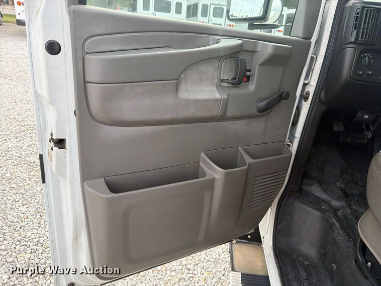 image for item FM8028 2005 Chevrolet Express G3500 school bus