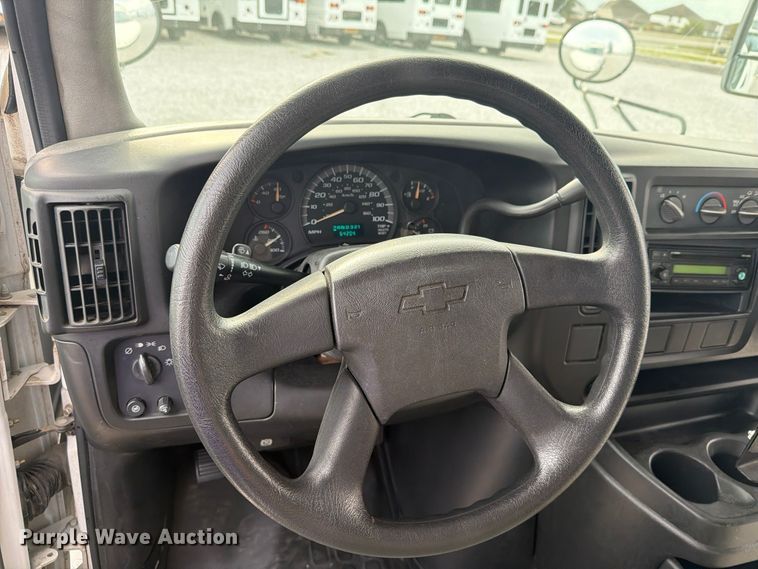 image for item FM8028 2005 Chevrolet Express G3500 school bus