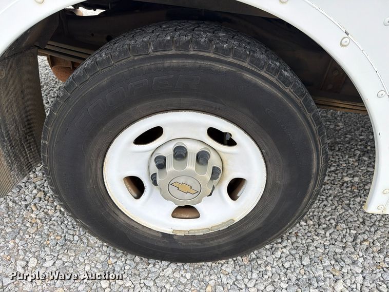 image for item FM8028 2005 Chevrolet Express G3500 school bus