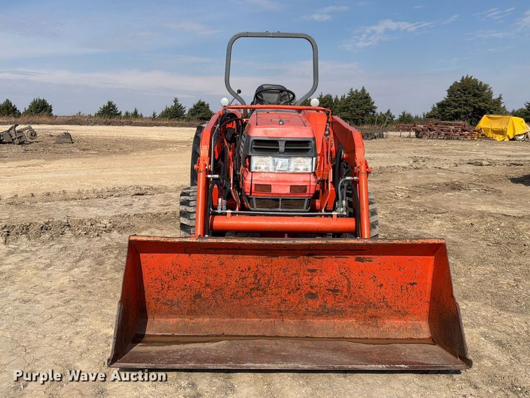 image for item FN1564 Kubota L2900 tractor