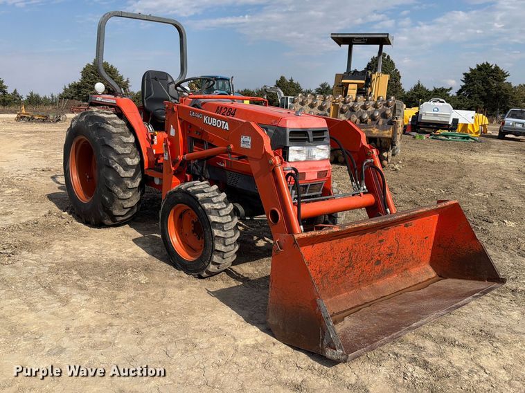 image for item FN1564 Kubota L2900 tractor