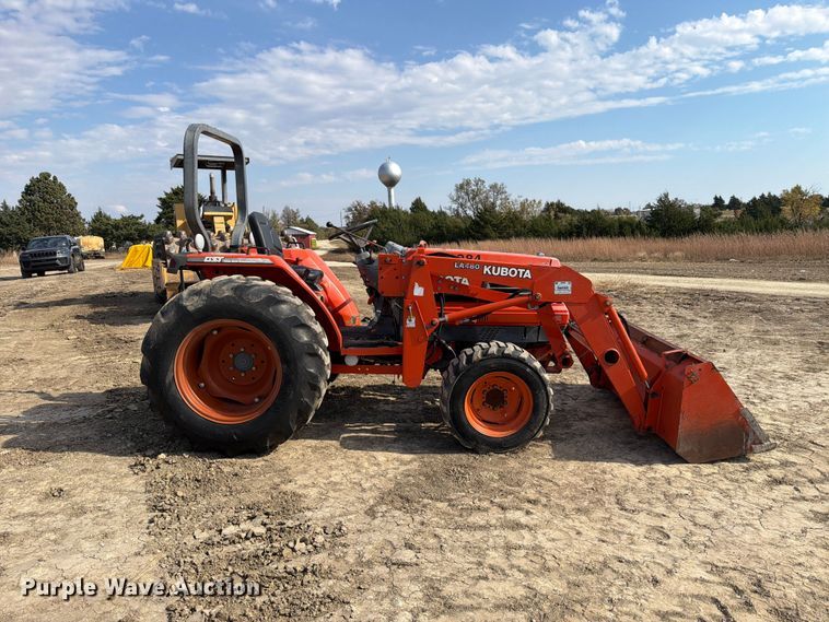 image for item FN1564 Kubota L2900 tractor