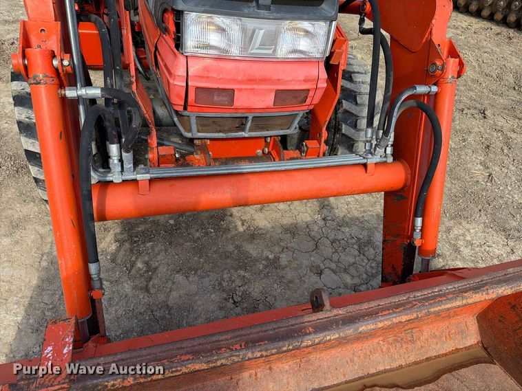 image for item FN1564 Kubota L2900 tractor