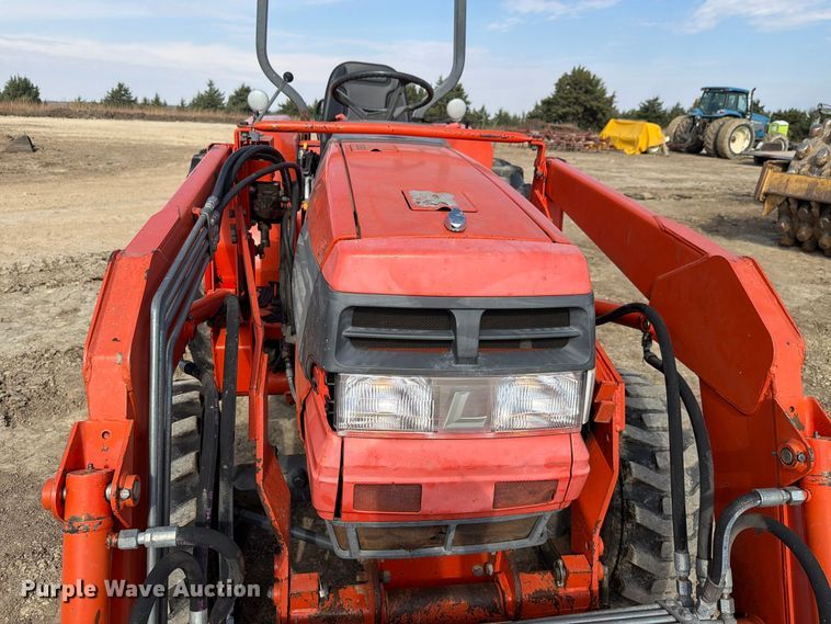 image for item FN1564 Kubota L2900 tractor
