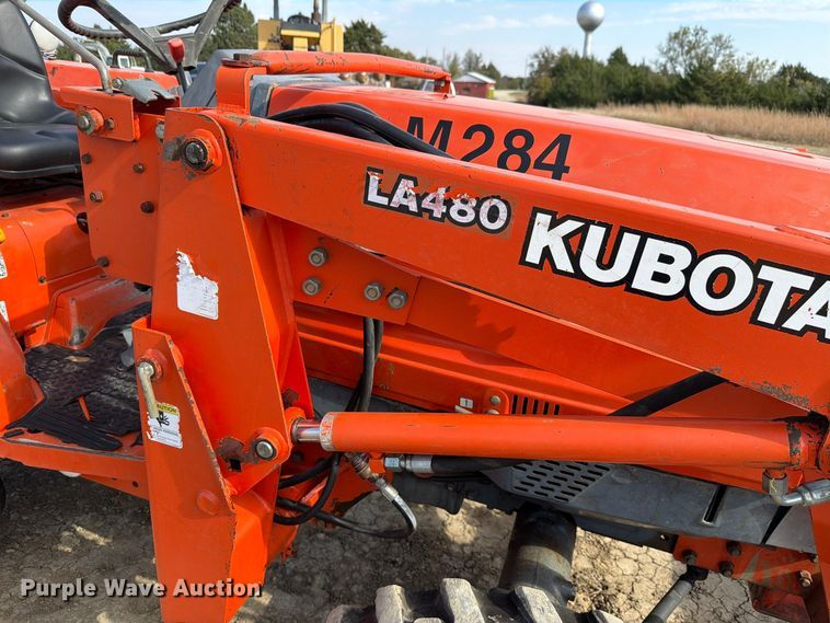image for item FN1564 Kubota L2900 tractor