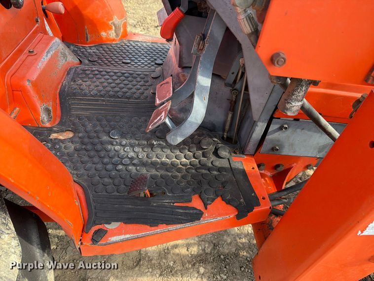 image for item FN1564 Kubota L2900 tractor