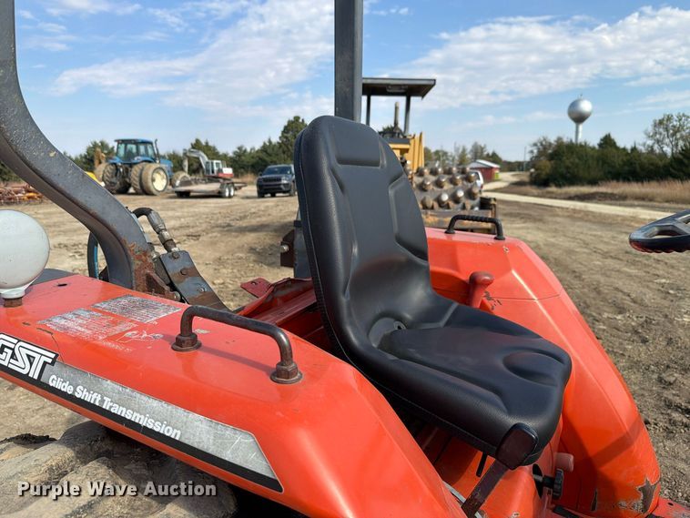 image for item FN1564 Kubota L2900 tractor