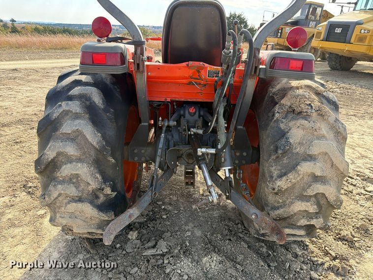 image for item FN1564 Kubota L2900 tractor