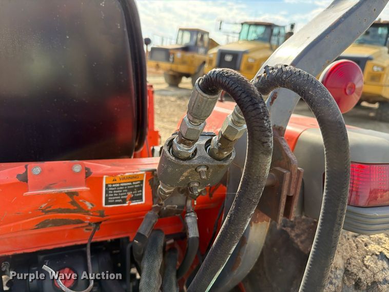 image for item FN1564 Kubota L2900 tractor