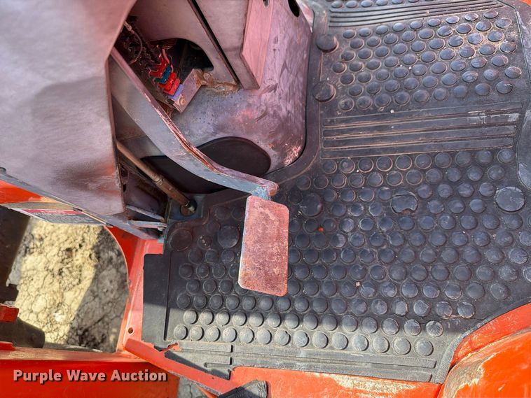 image for item FN1564 Kubota L2900 tractor