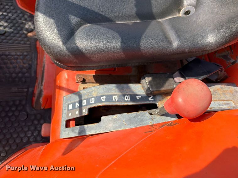 image for item FN1564 Kubota L2900 tractor