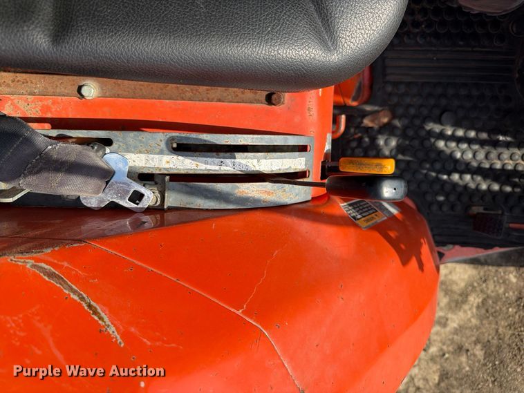 image for item FN1564 Kubota L2900 tractor