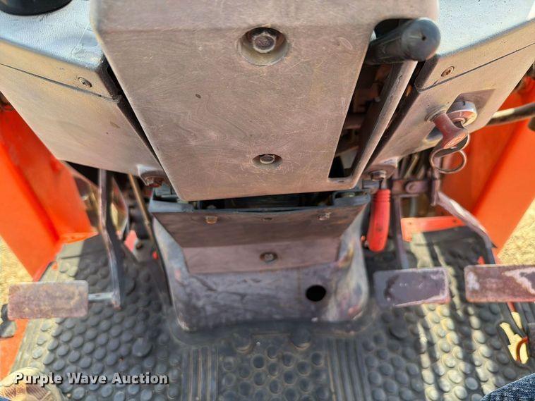 image for item FN1564 Kubota L2900 tractor