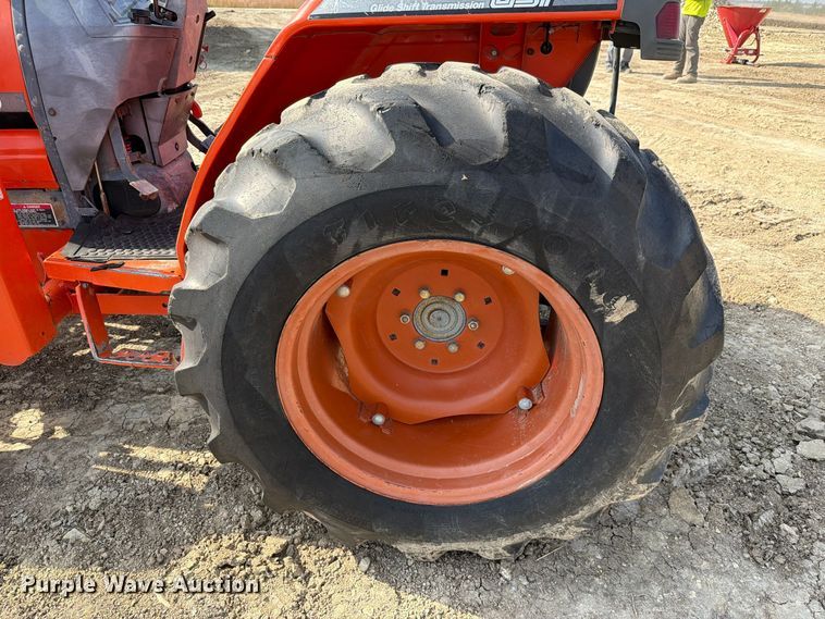 image for item FN1564 Kubota L2900 tractor