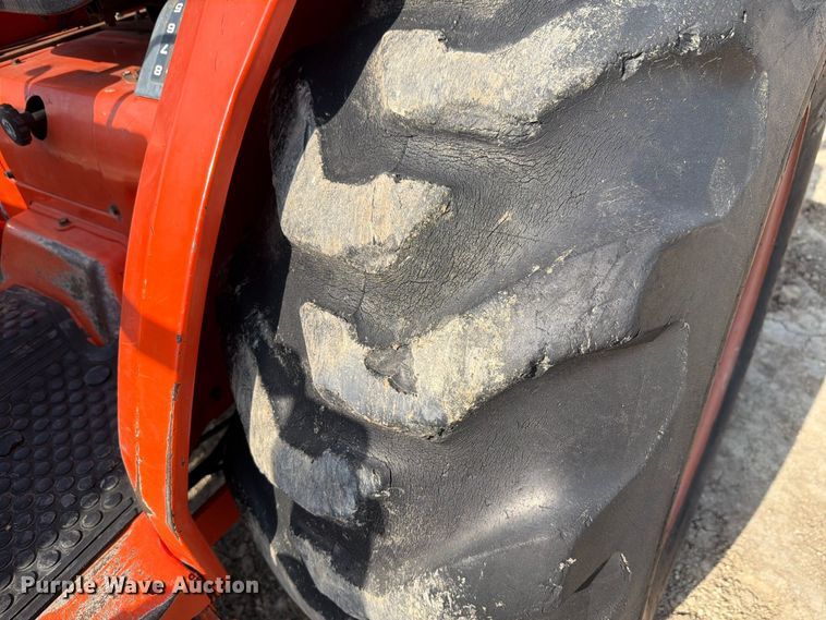 image for item FN1564 Kubota L2900 tractor