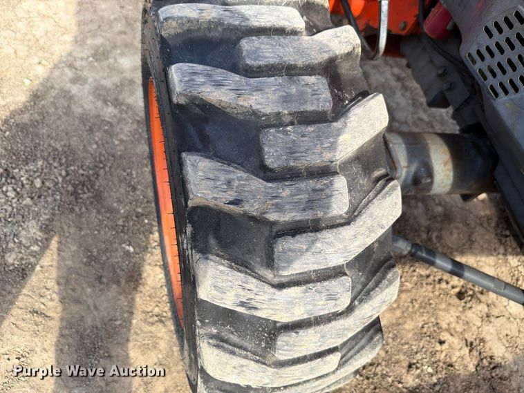 image for item FN1564 Kubota L2900 tractor