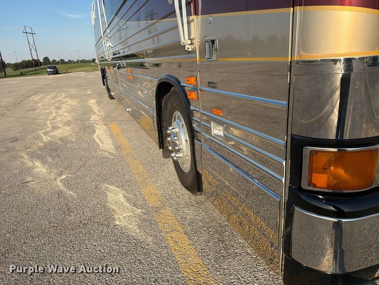 image for item FN2675 2001 Prevost XL2 RV