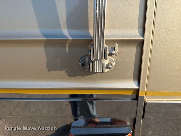 image for item FN2675 2001 Prevost XL2 RV